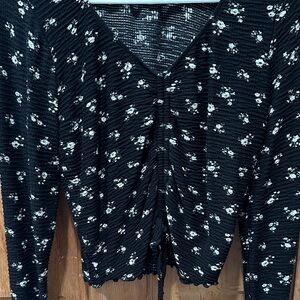 Hollister Black and White Patterned Top